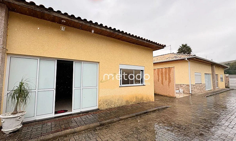 Casa Com 2 Quartos À...