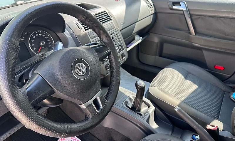 Volkswagen Polo Sed....