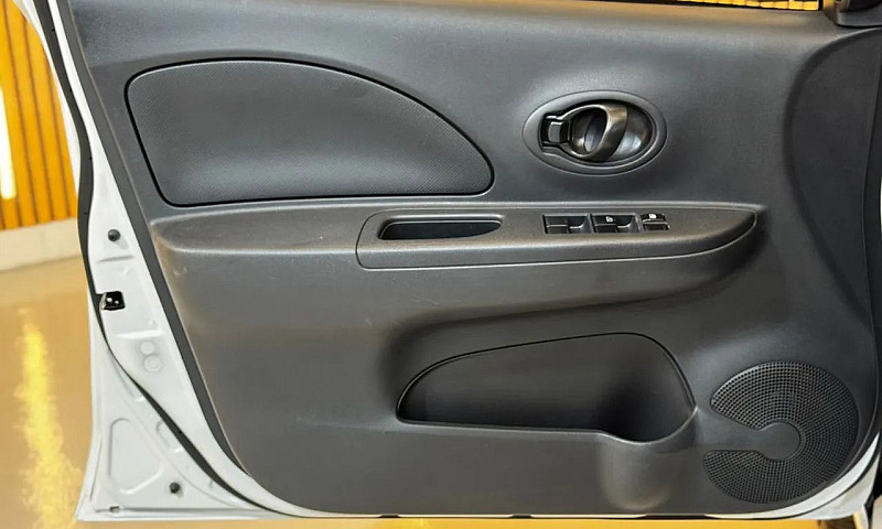 Nissan March S 1.0 1...