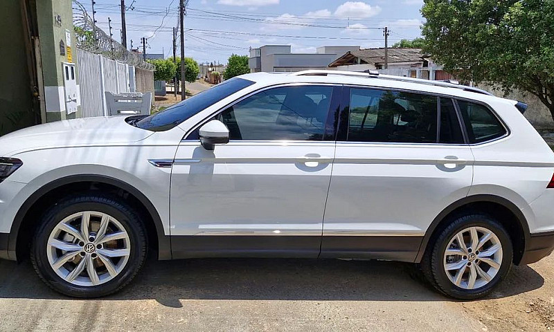 Volkswagen Tiguan Al...