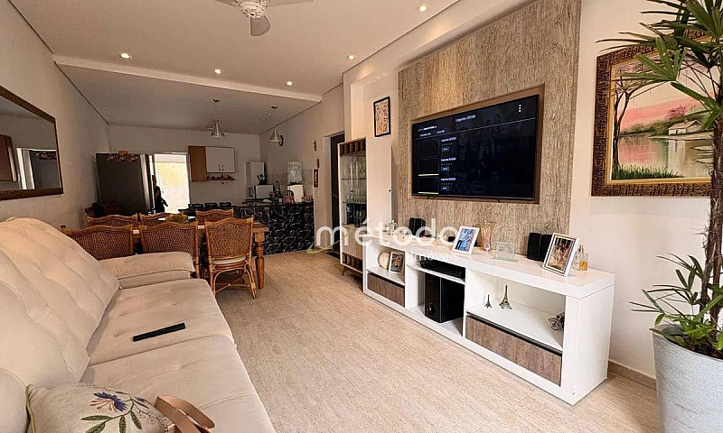 Casa Com 2 Quartos À...