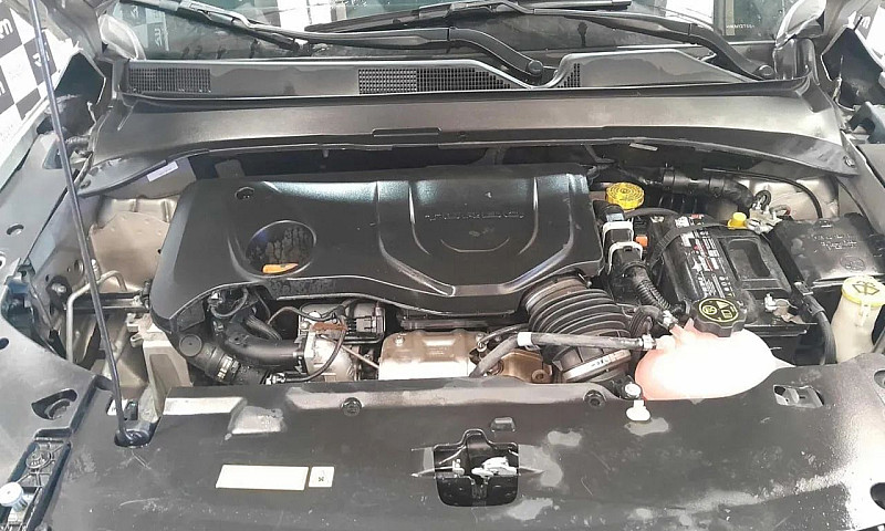 Jeep Commander Overl...