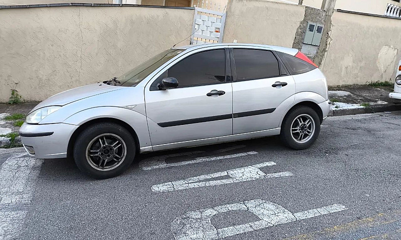 Ford Focus 1.6 2004...