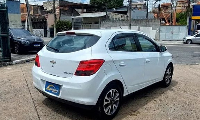 Chevrolet Onix Hatch...
