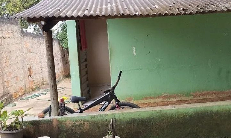 Vende-Se Casa E 1 Ba...