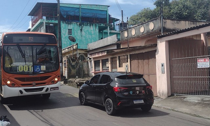 Casa Bem Localizada ...