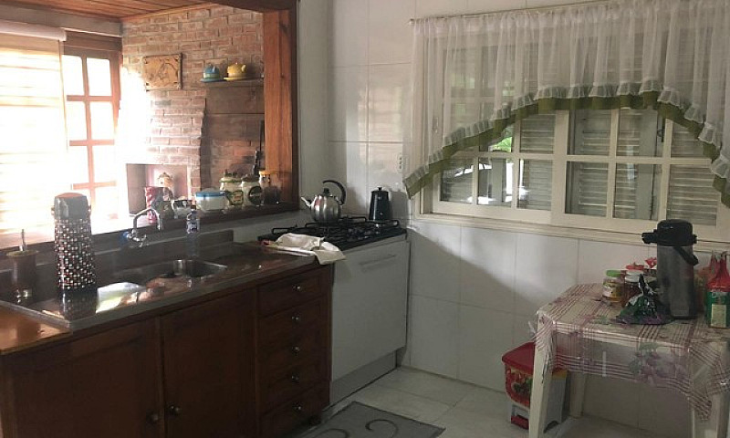 Casa Com 4 Dorm E 20...