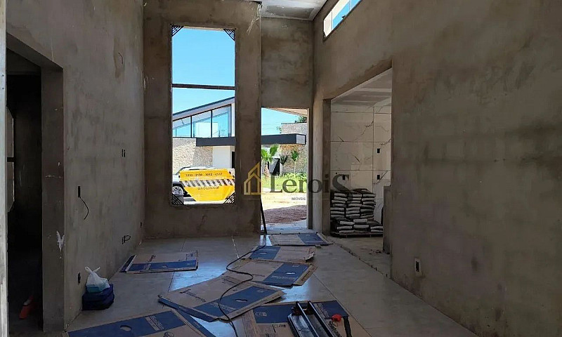 Casa Com 3 Dormitóri...