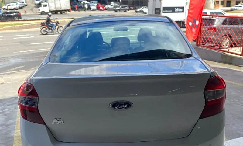 Ford Ka+ Sedan 1.0 T...