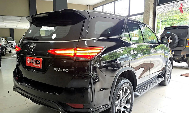 Toyota Hilux Sw4 4X4...