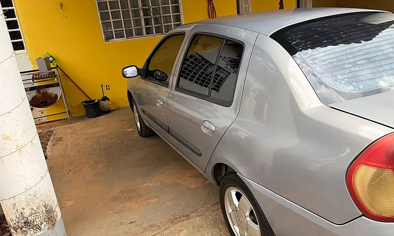Renault Clio Sed. Hi...