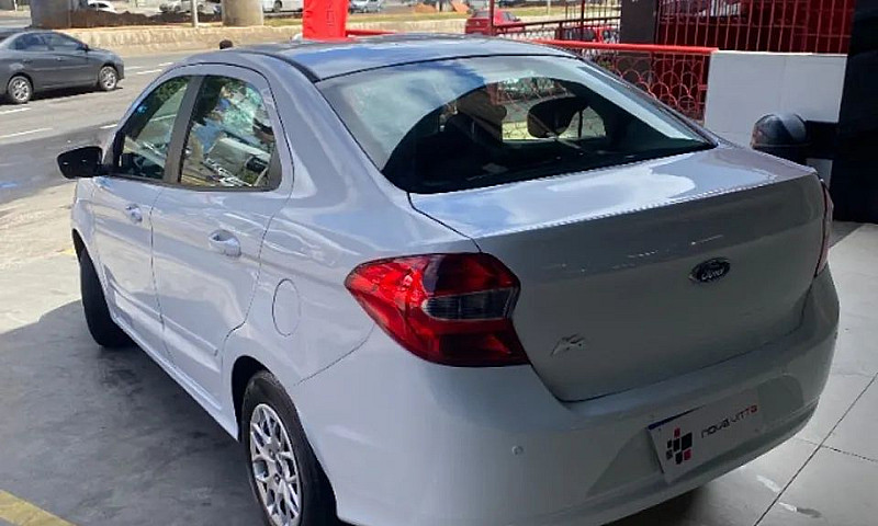 Ford Ka+ Sedan 1.0 T...