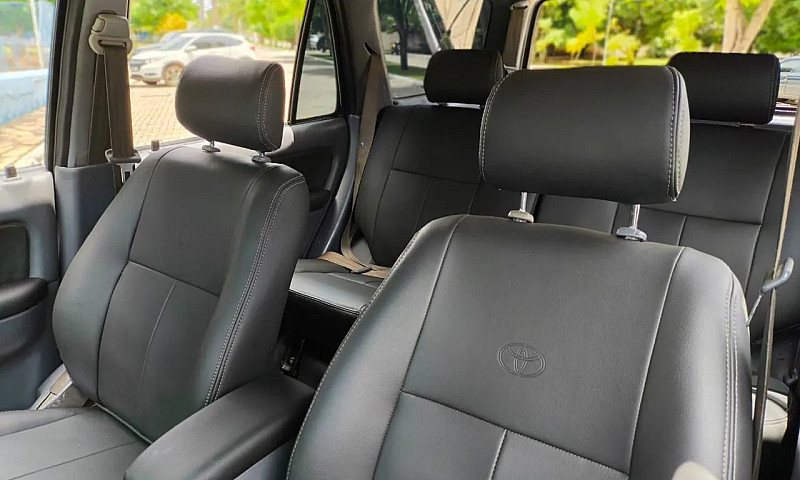 Toyota Hilux Sw4 4X4...