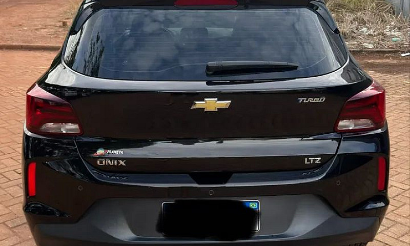 Chevrolet Onix Hatch...