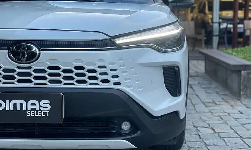 Toyota Corolla Cross...