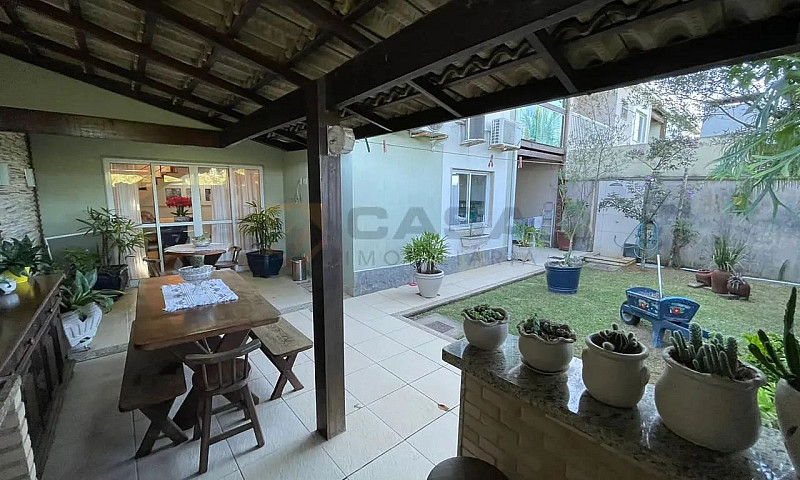 Linda Casa Em Colina...