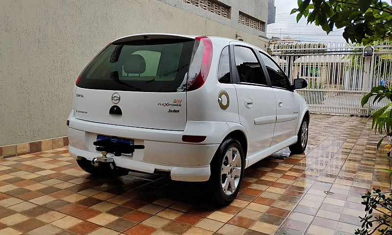 Chevrolet Corsa Hatc...