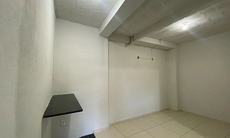 Alugo Kitnet (R$700,...