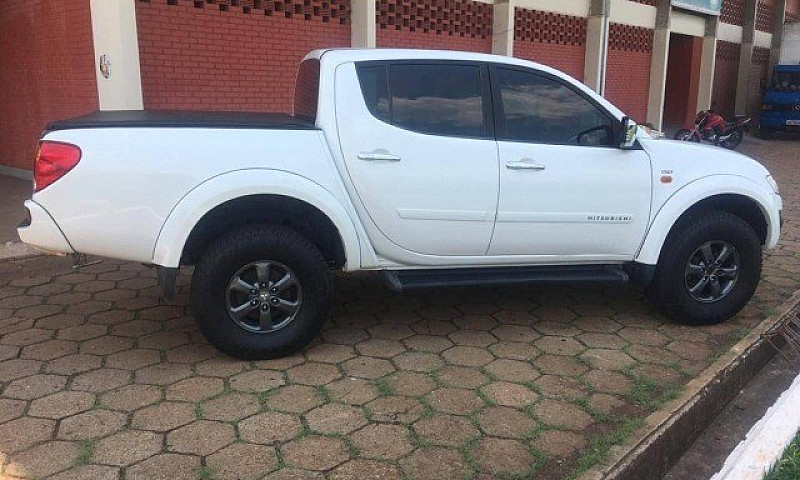 Mitsubishi L200...