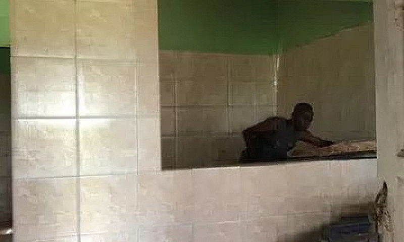 Vede-Se Duas Casa No...