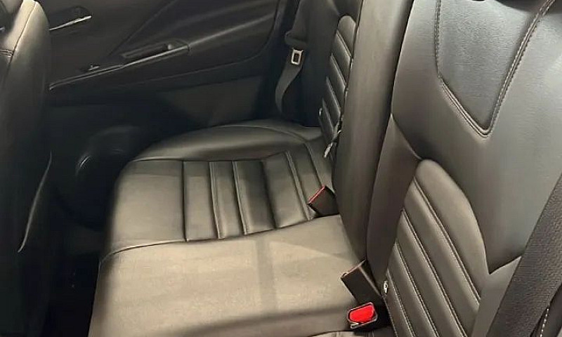 Nissan Kicks Exclusi...
