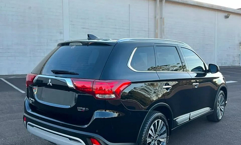 Mitsubishi Outlander...