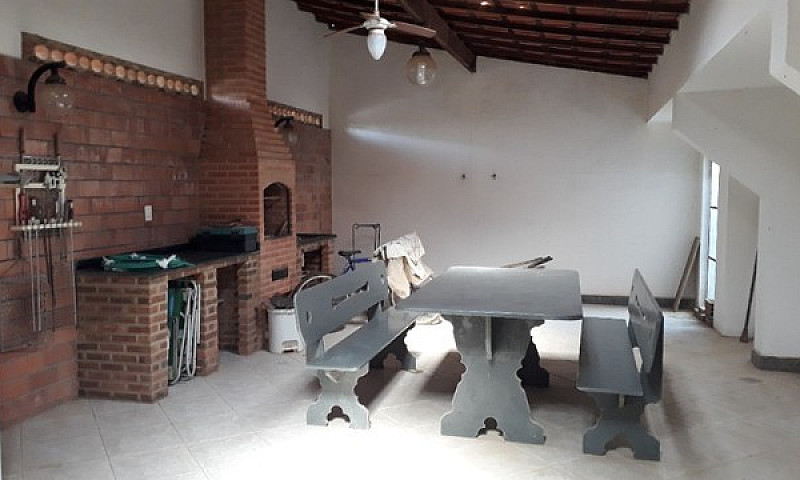 Amparo Vende- Casa L...