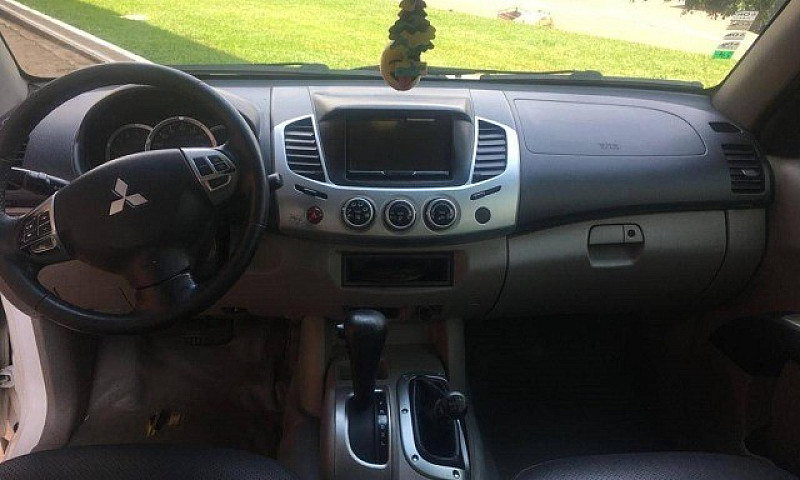 Mitsubishi L200...
