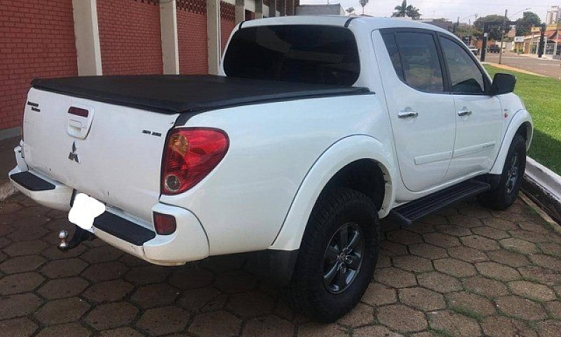 Mitsubishi L200...