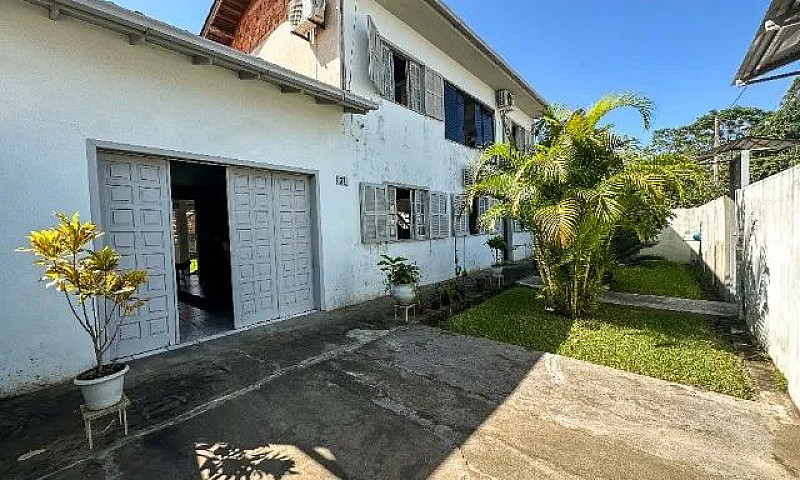 Ampla Casa De Dois A...