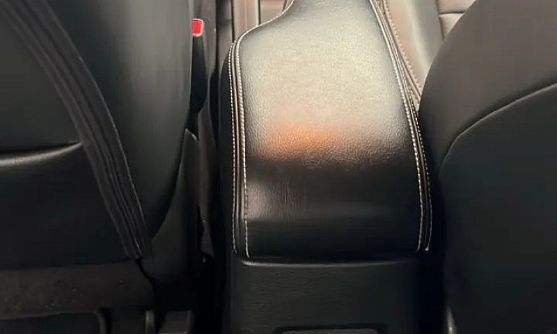 Nissan Kicks Exclusi...