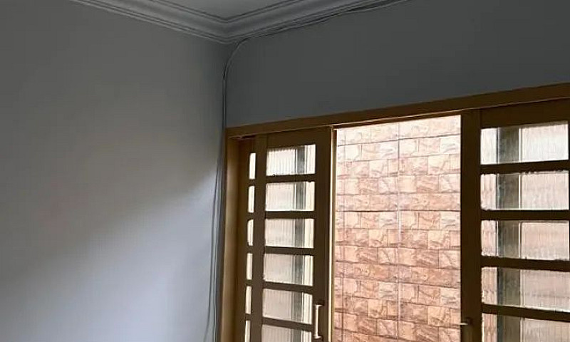 Alugo Casa...