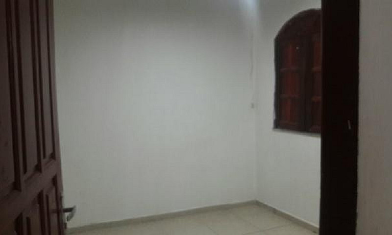 Aluga-Se Uma Casa...