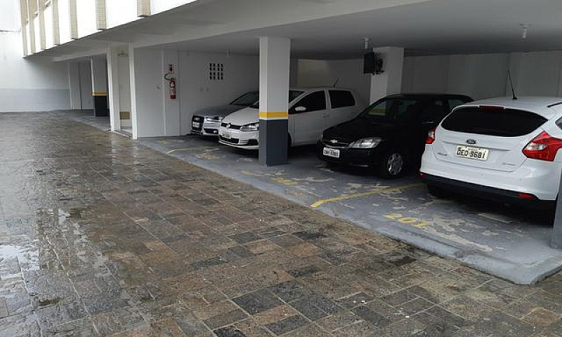 Apto. De 1/4 Prox. A...
