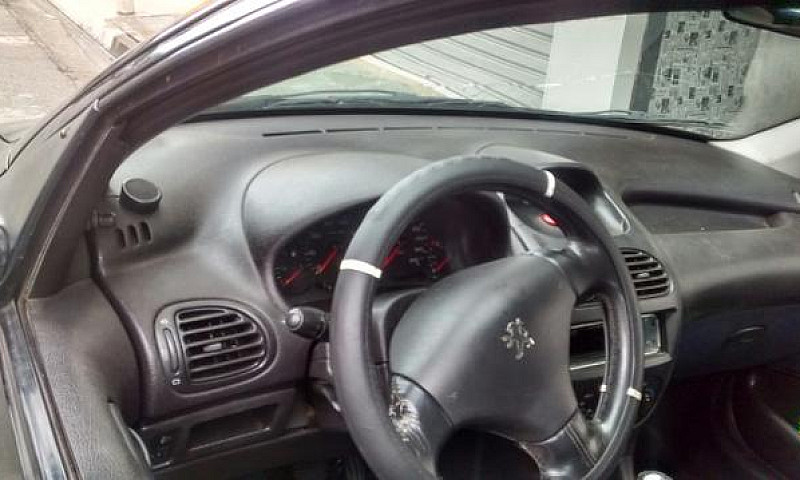 Peugeot Preto 206...