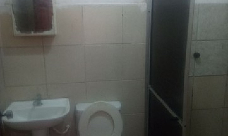 Aluga- Se Casa Com 2...