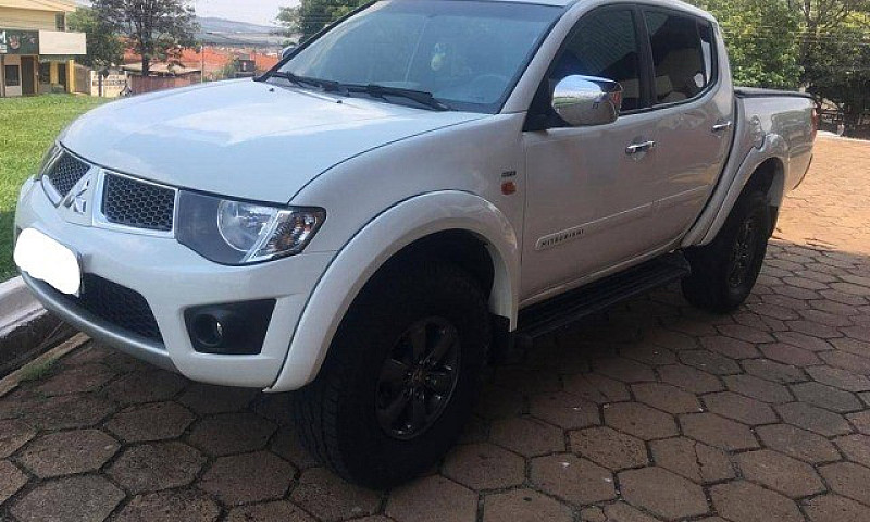 Mitsubishi L200...
