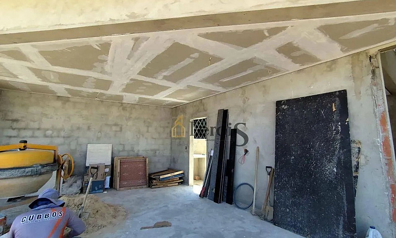 Casa Com 3 Dormitóri...