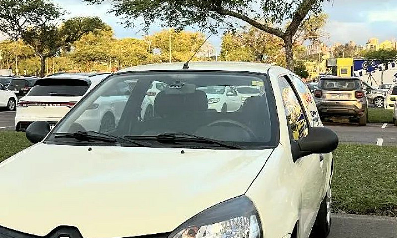 Renault Clio Authent...