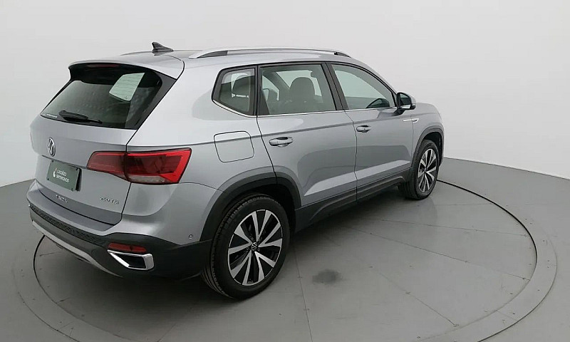 Volkswagen Taos 2023...