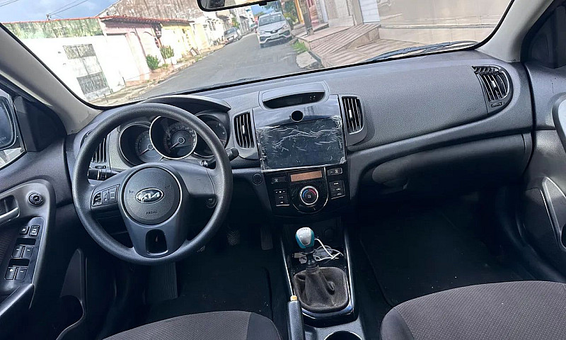 Kia Motors Cerato 1....