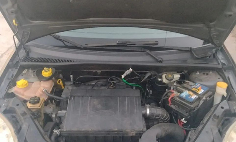 Ford Fiesta Sed. 1.6...