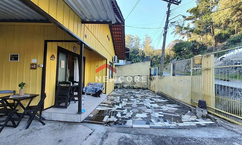 Casa Em Rua Irapuru ...