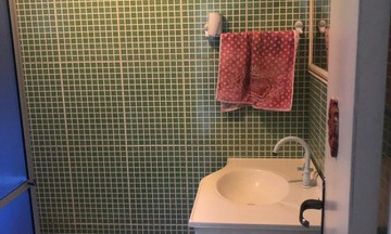 Casa Com 4 Dorm E 20...