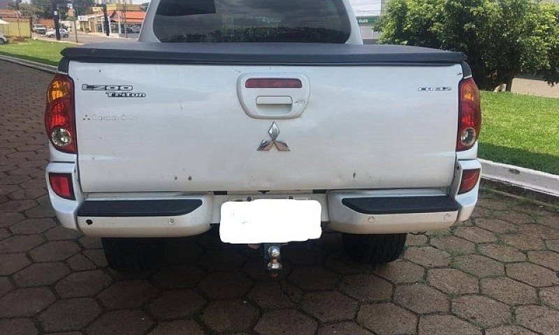 Mitsubishi L200...