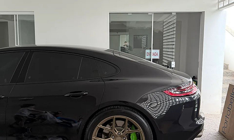 Porsche Panamera Tur...