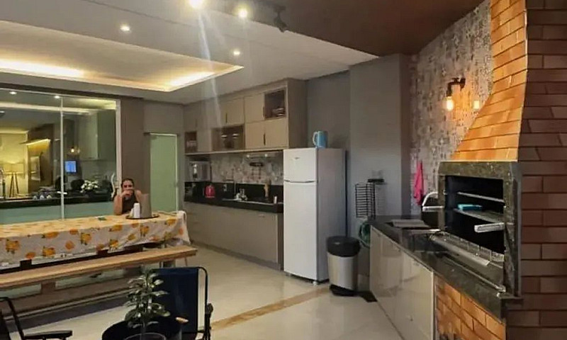 Casa De Esquina Alto...