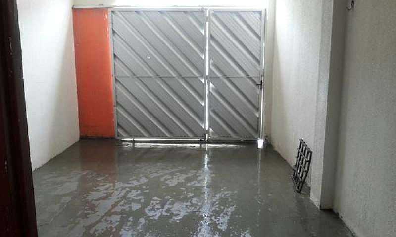 Aluga-Se Uma Casa...