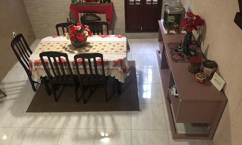 Casa Com 4 Dorm E 20...