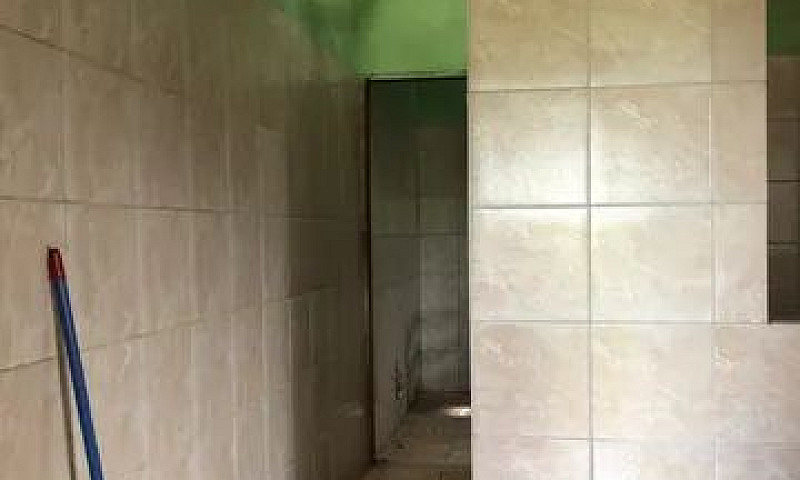 Vede-Se Duas Casa No...